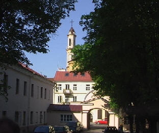 Blick von der Kirche St. Kazimir auf das Basilikuskloster